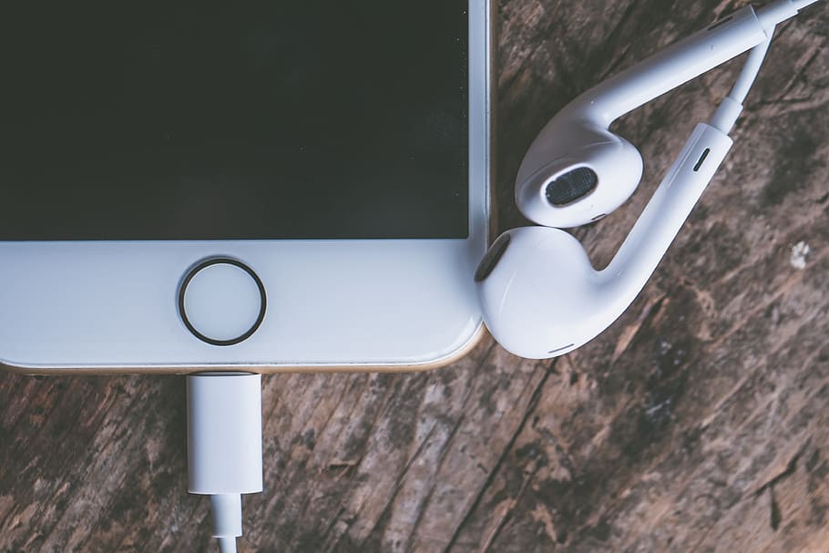 Closeup Photography of Iphone and Earpods, business, cable, close-up HD wallpaper