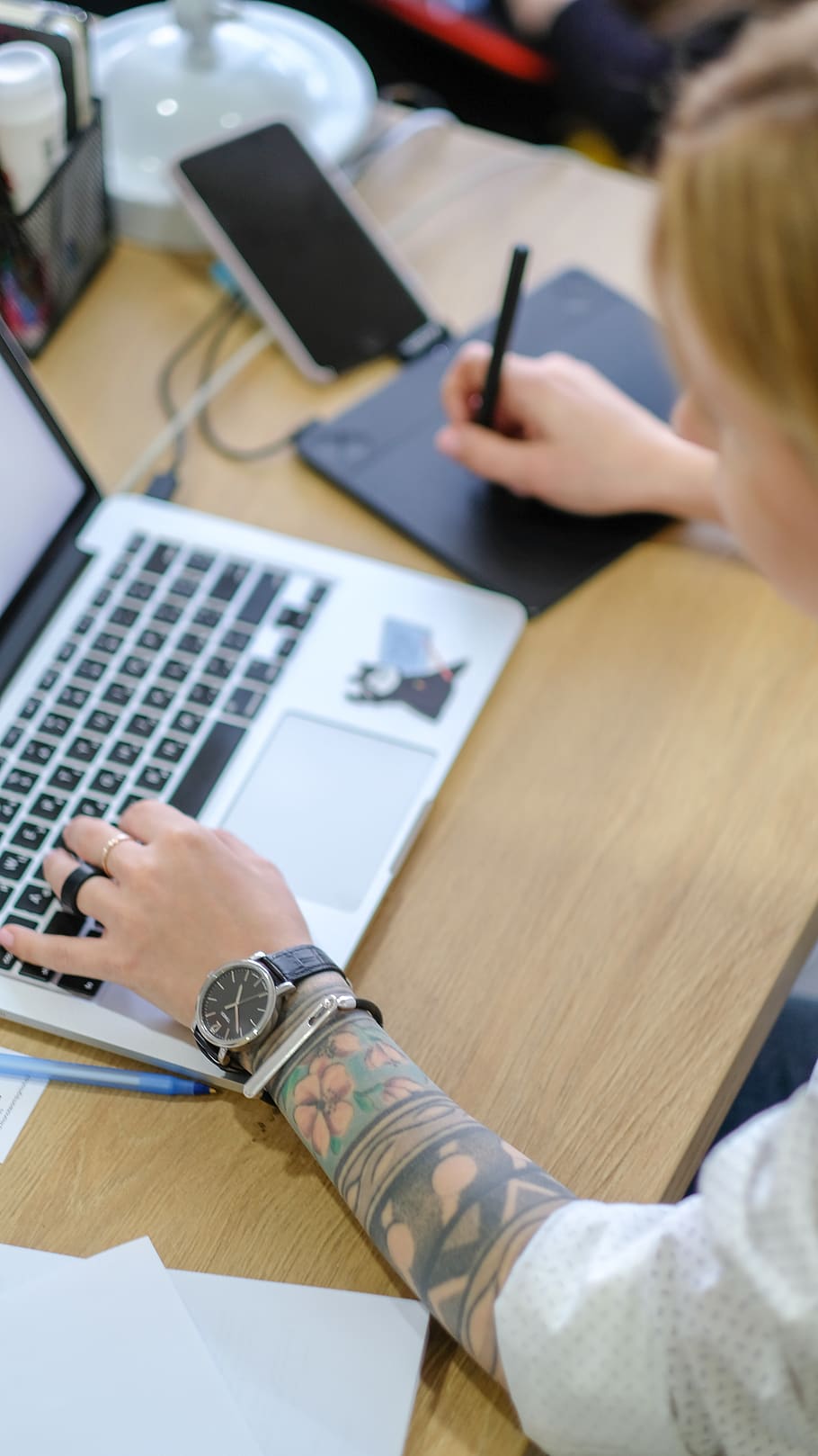 person using MacBook, computer keyboard, hardware, electronics HD wallpaper