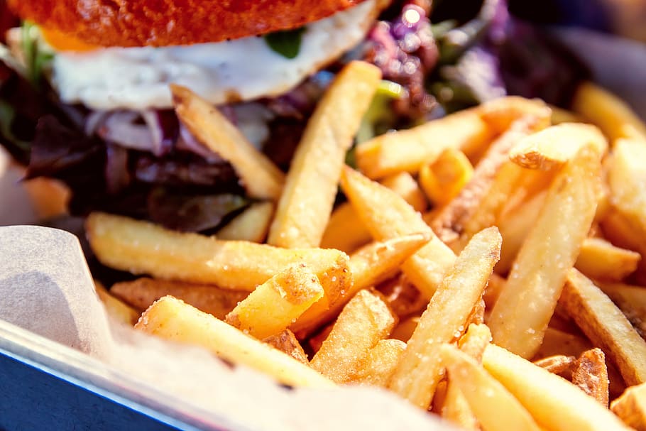 Detail of fries with hamburger at restaurant, fast food, french fries HD wallpaper