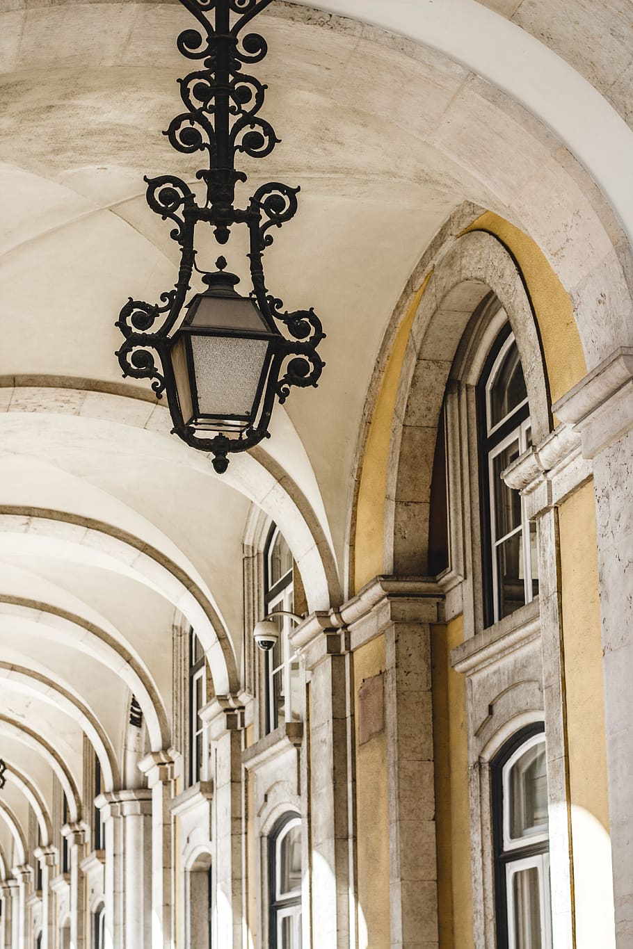 black pendant lamp, corridor, building, architecture, lisbonne HD wallpaper