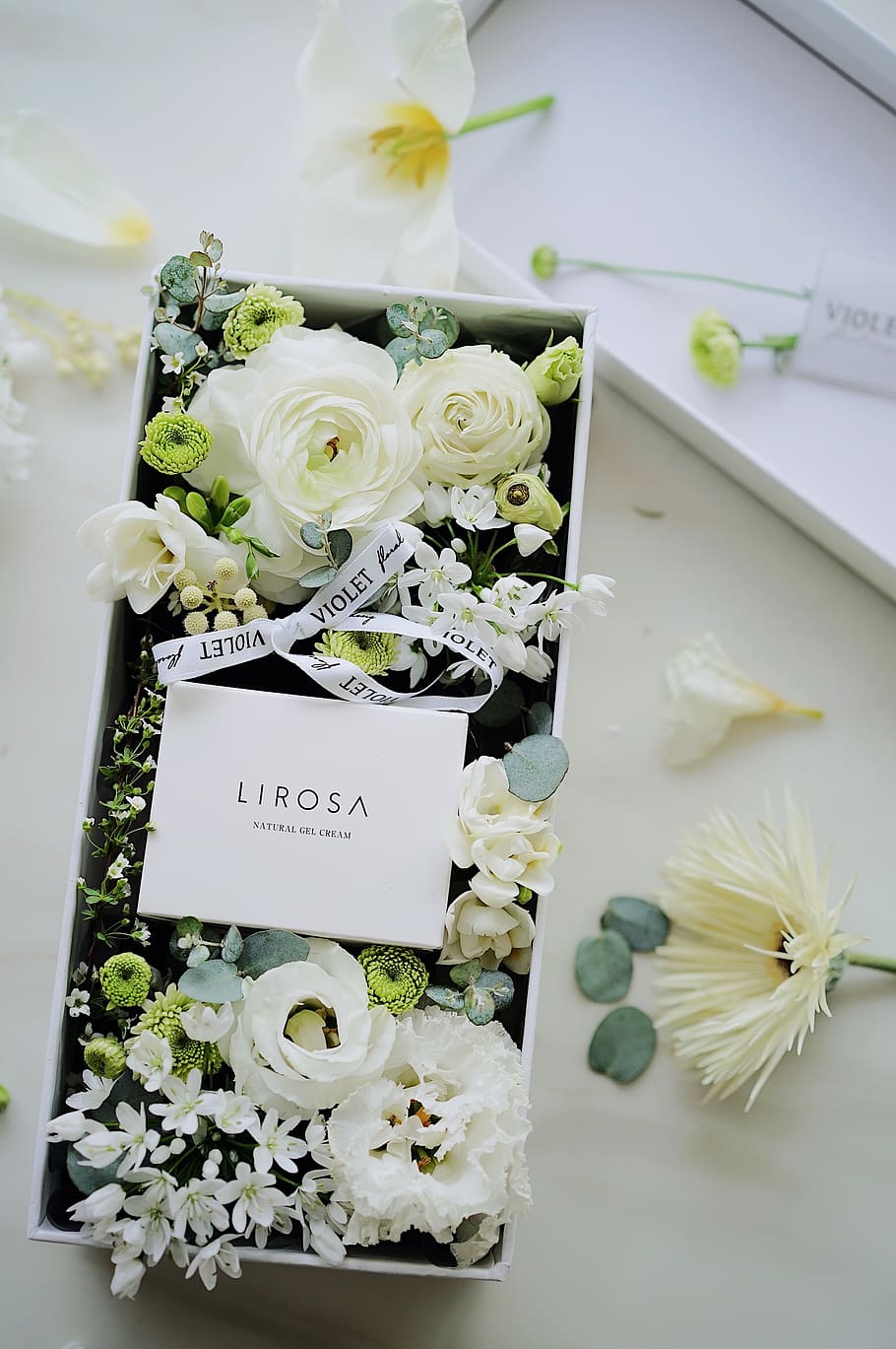 Lirosa flowers in box, flowering plant, freshness, celebration HD wallpaper