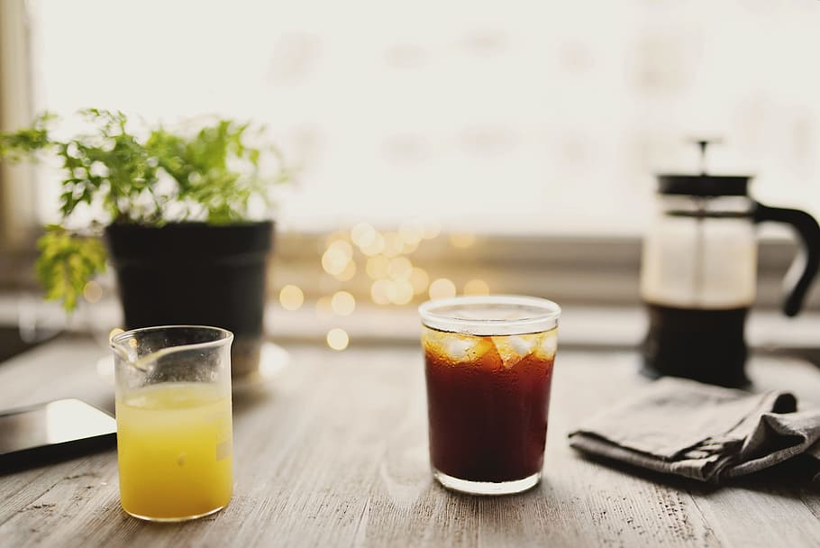 two clear drinking glasses, table, coffee, shop, bokeh, blur HD wallpaper