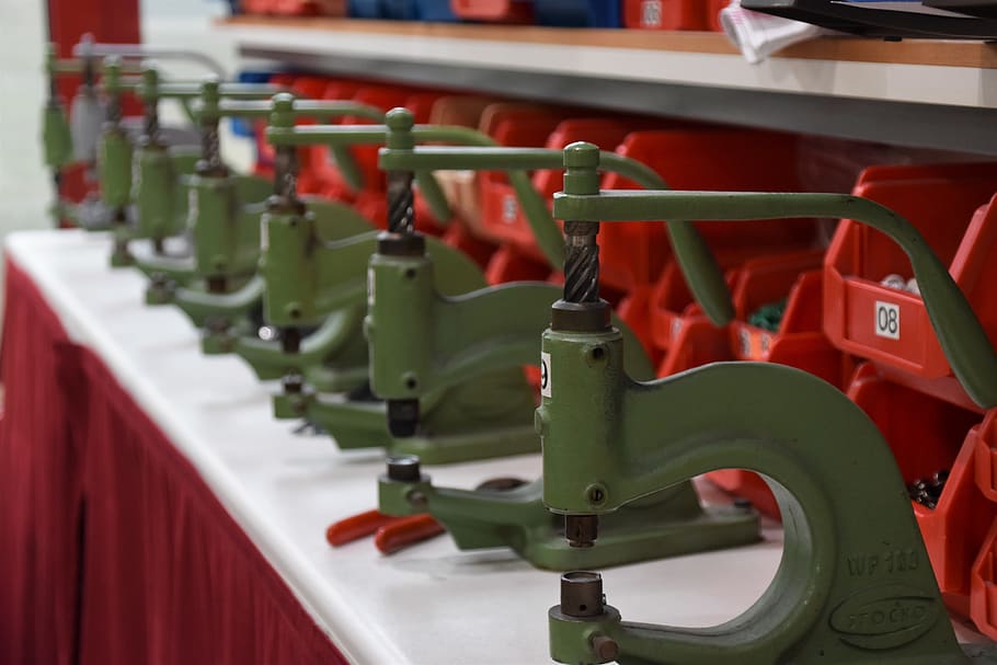 green C-camp lot, red, in a row, machinery, no people, close-up HD wallpaper