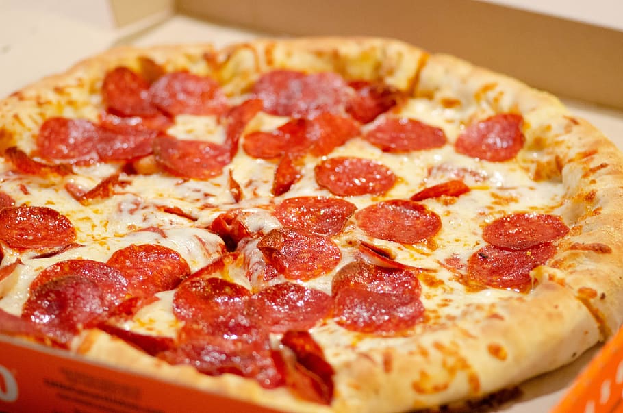 pepperoni pizza, food and drink, dairy product, sausage, freshness