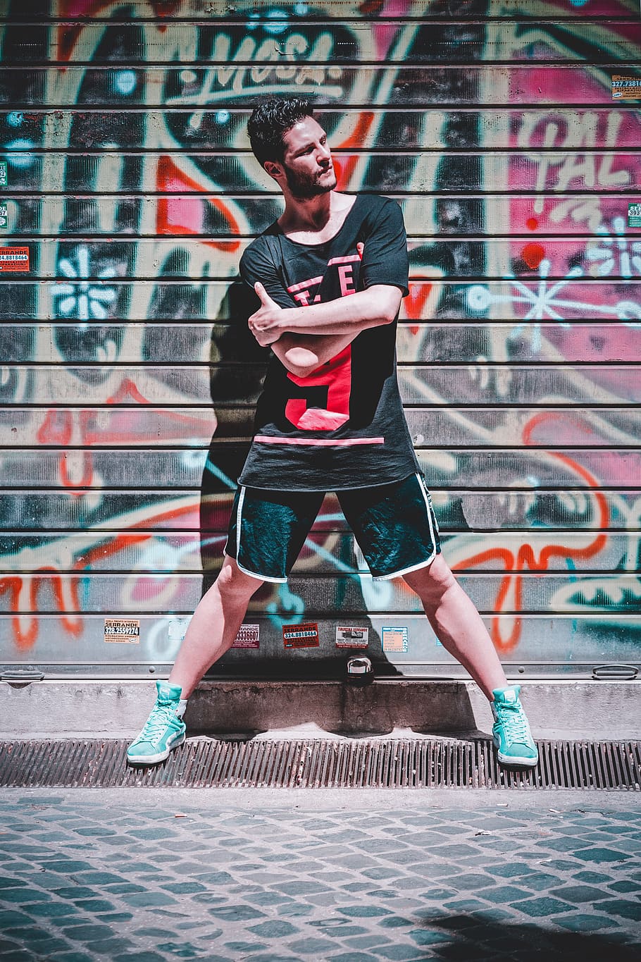 Man In Black T-shirt, art, good-looking, graffiti, person, street HD wallpaper