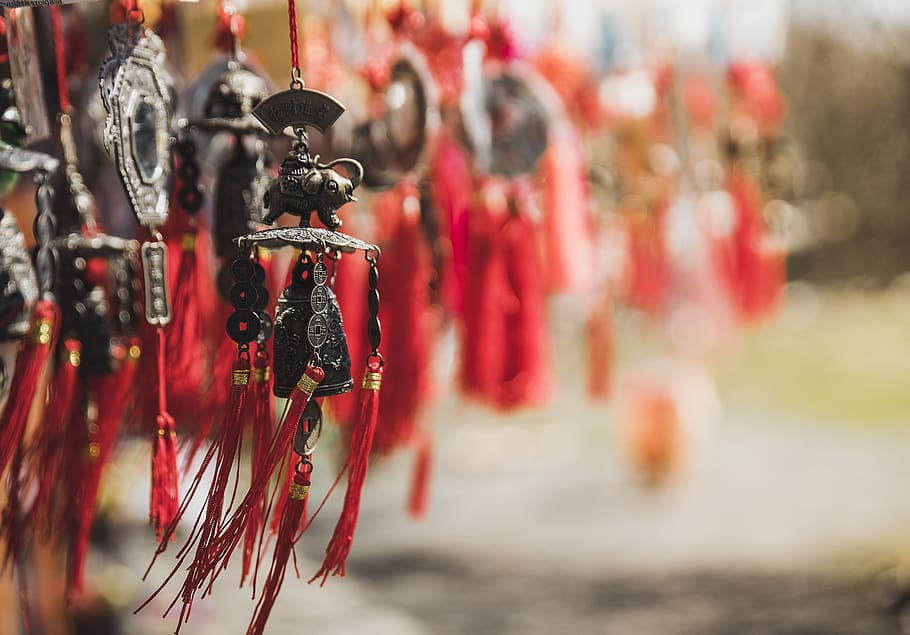 Selective Focus Photography of Hanging Decor, blurred background HD wallpaper