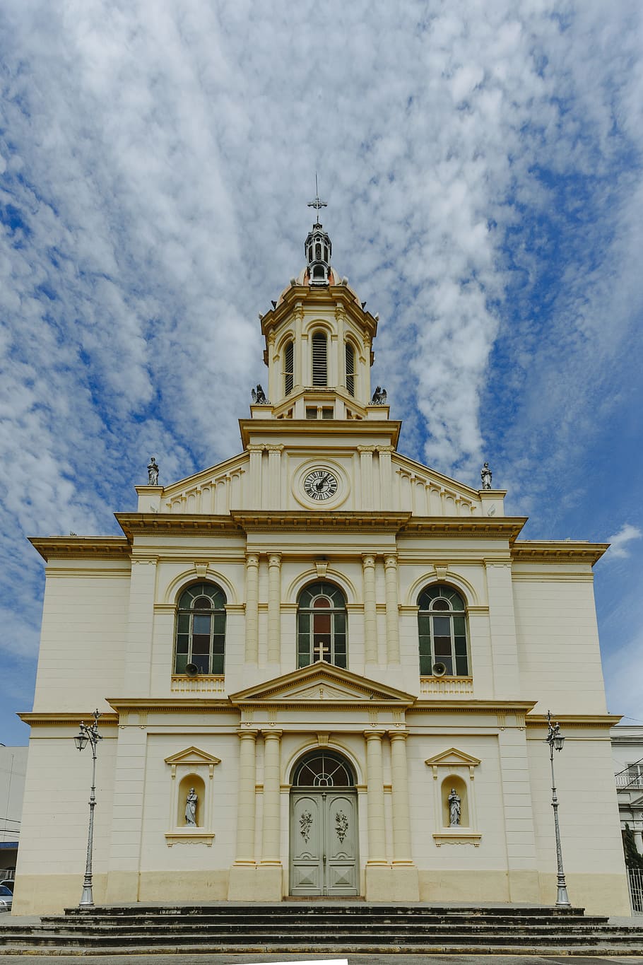White and Yellow Painted Cathedral, architecture, blue sky, building HD wallpaper