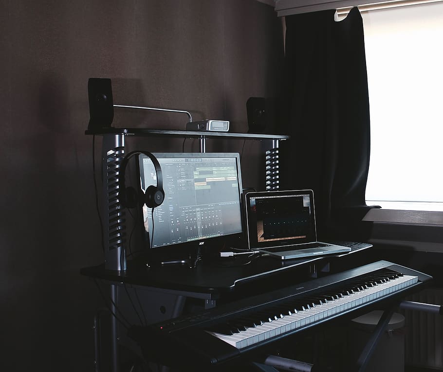 desk, musix, music, macbook, beats, earphones, apple, light, HD wallpaper