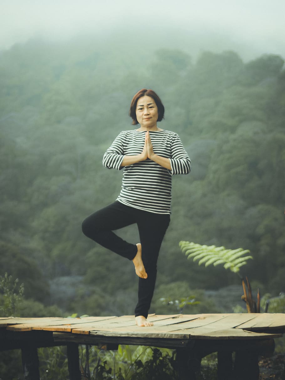 woman doing exercise at daytime, one person, young adult, portrait HD wallpaper
