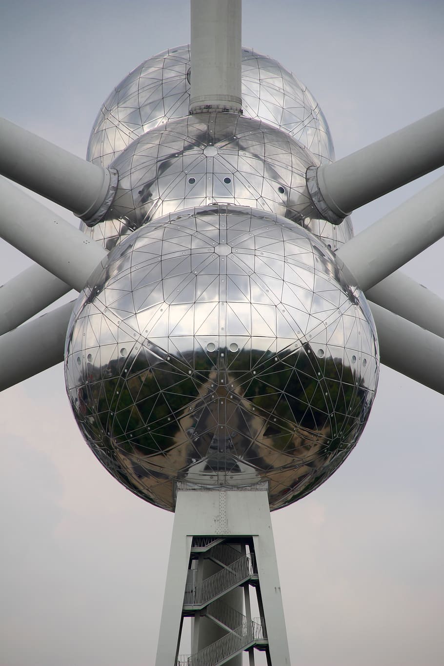 belgium, atomium, brussels, architecture, mirror, geometric HD wallpaper
