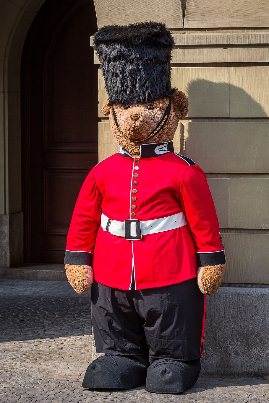 grenadier guards, london, united kingdom, soldier, furry teddy bear, HD wallpaper