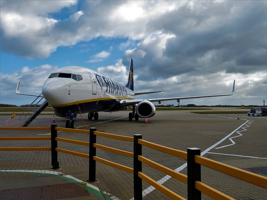 White Airliner, aircraft, aircraft wing, airfield, airplane, airport