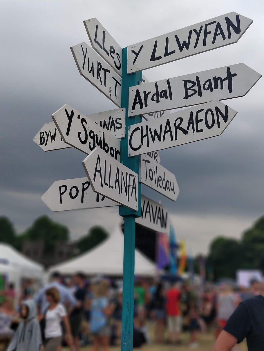 assorted-direction signage, banner, text, crowd, tafwyl, cardiff HD wallpaper