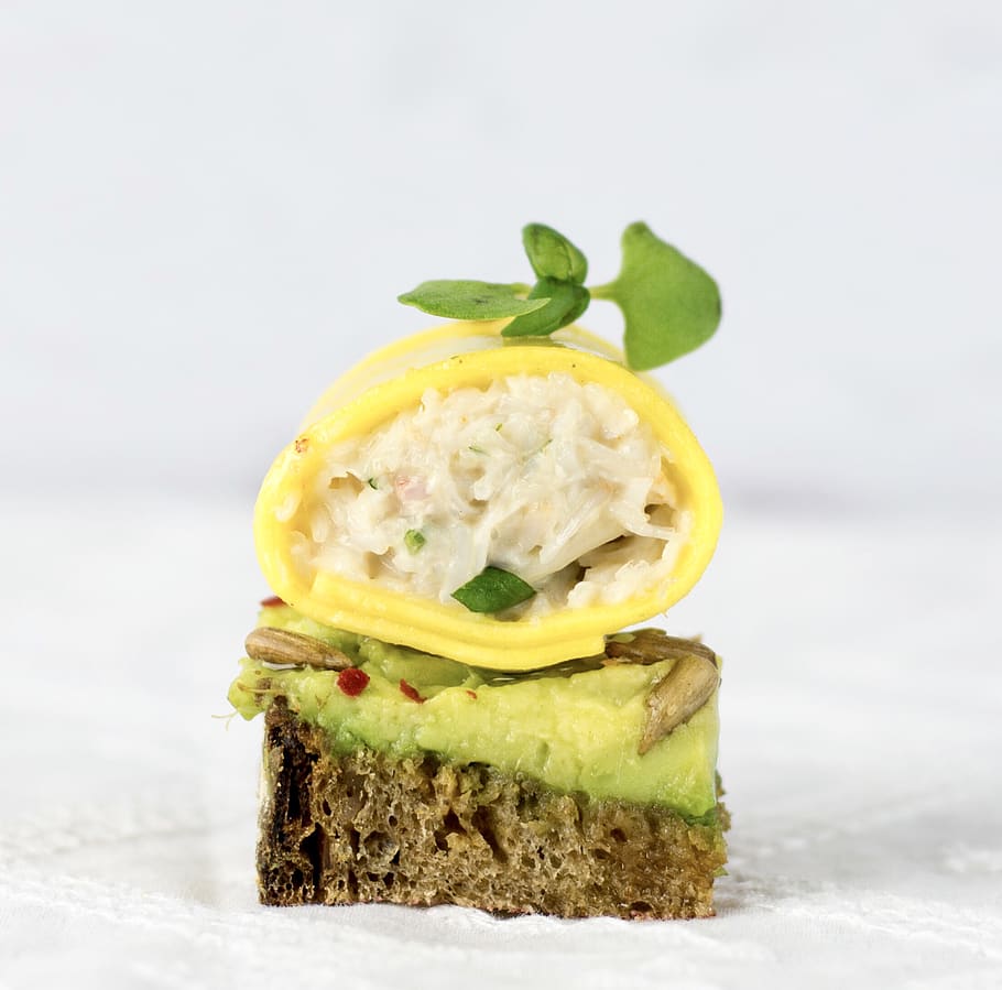 simmetry, bread, avocado, yellow, bite, small, crab, minimalism HD wallpaper