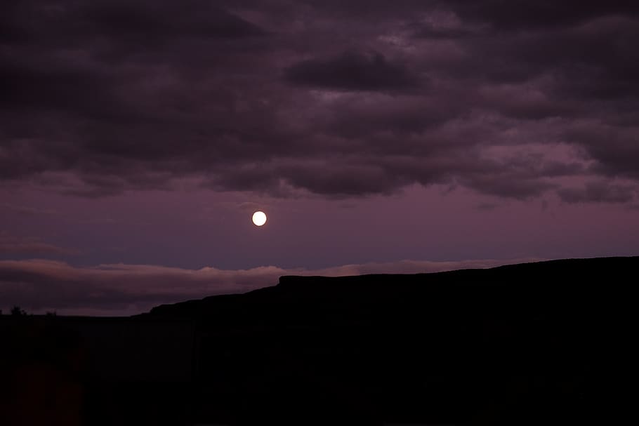 moon under clouds during night time, sky, beauty in nature, cloud - sky HD wallpaper