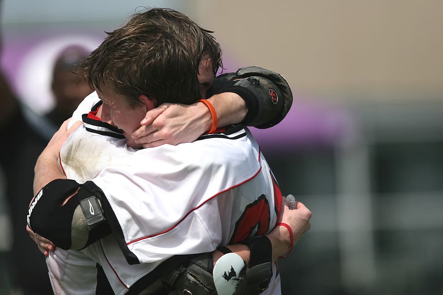 Sports Players Hugging, athletes, game, match, men, people, uniform HD wallpaper