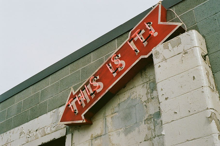 red arrow signage, low angle view, architecture, communication HD wallpaper