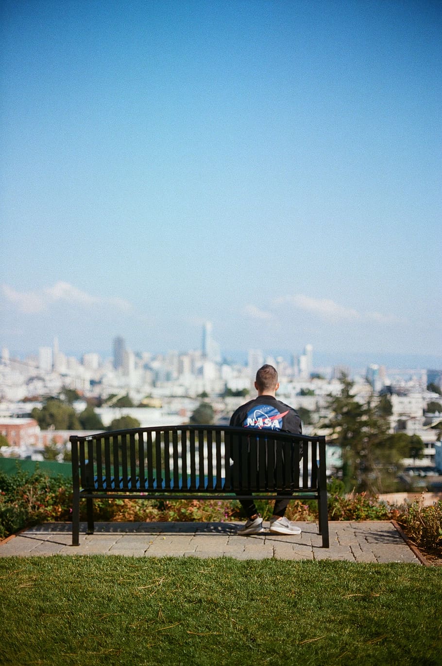 man sitting on bench during daytime, furniture, human, person HD wallpaper