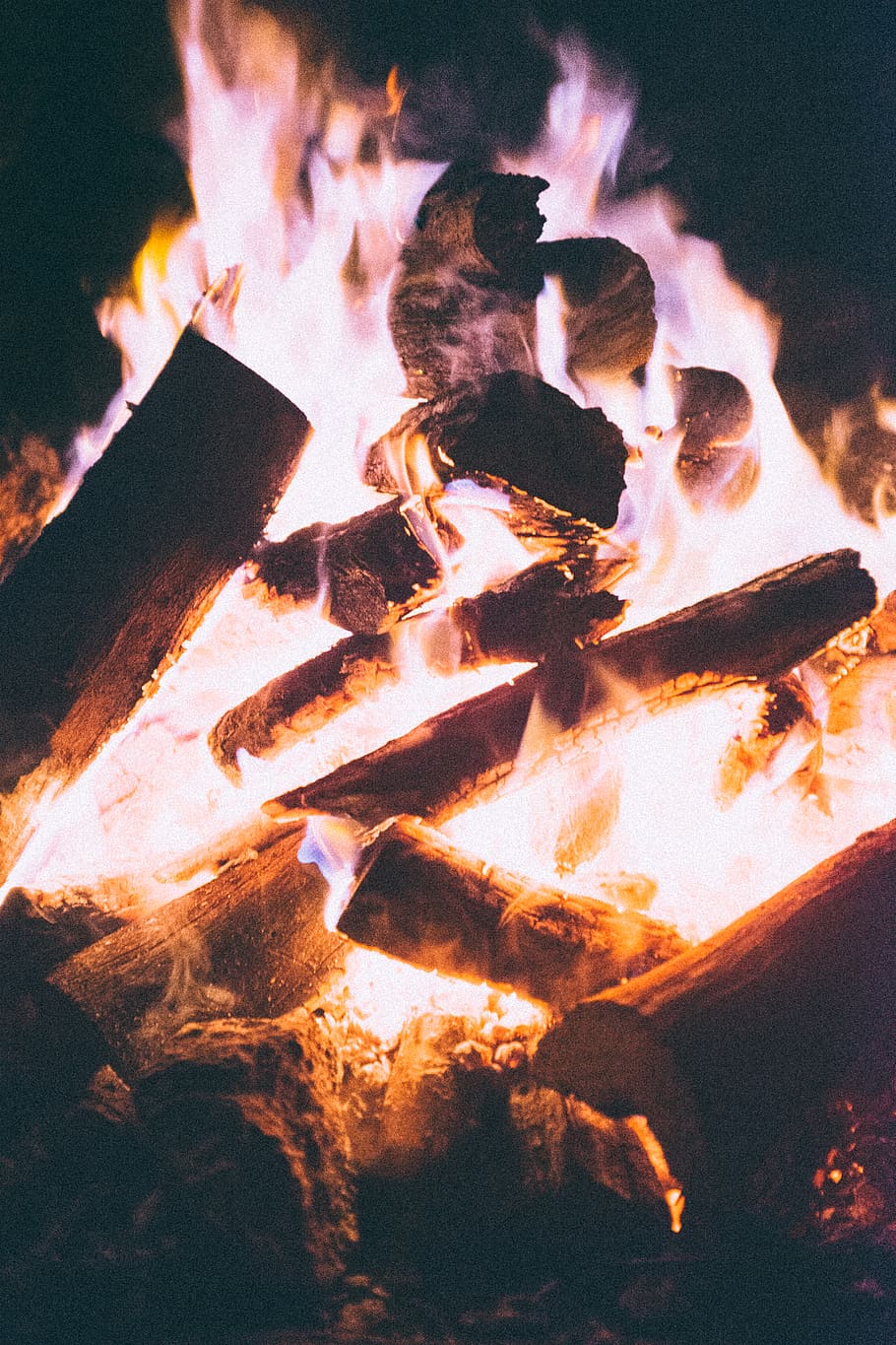 fire, camp, camp fire, hike, mountain, trail, outdoor, bone fire HD wallpaper