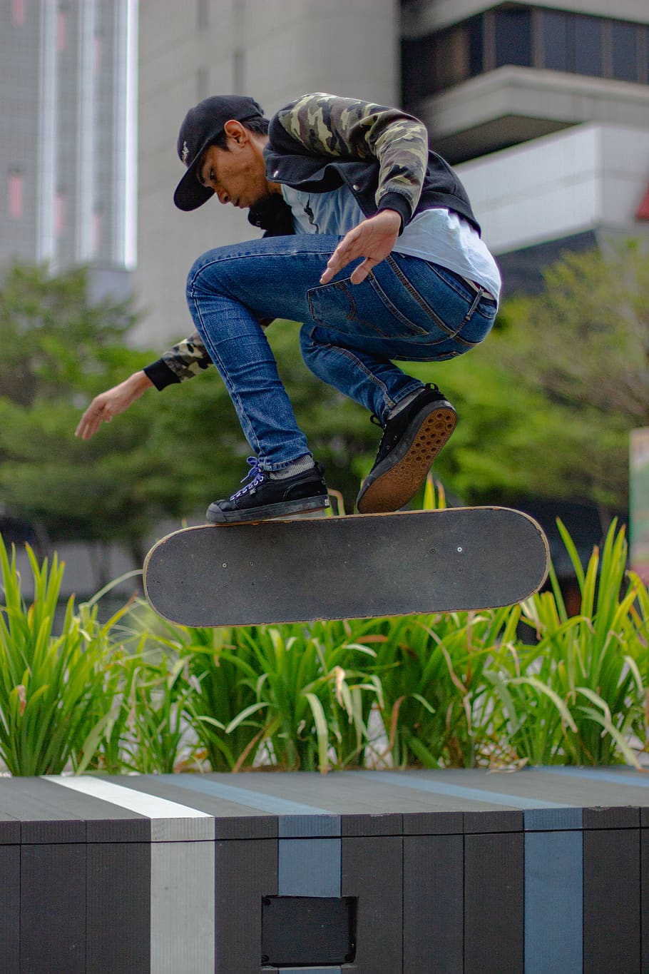 man doing stunt on skateboard, human, person, clothing, apparel, HD wallpaper