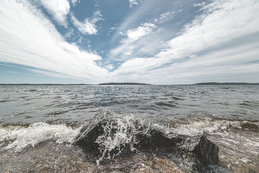 beach, sea, ocean, wave, lake, splash, rock, stone, sky, clouds HD wallpaper