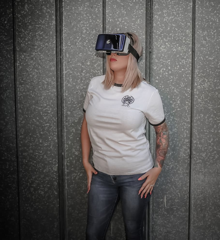 Woman Wearing Vr Goggles, female, person, tattoos, virtual reality goggles, HD wallpaper