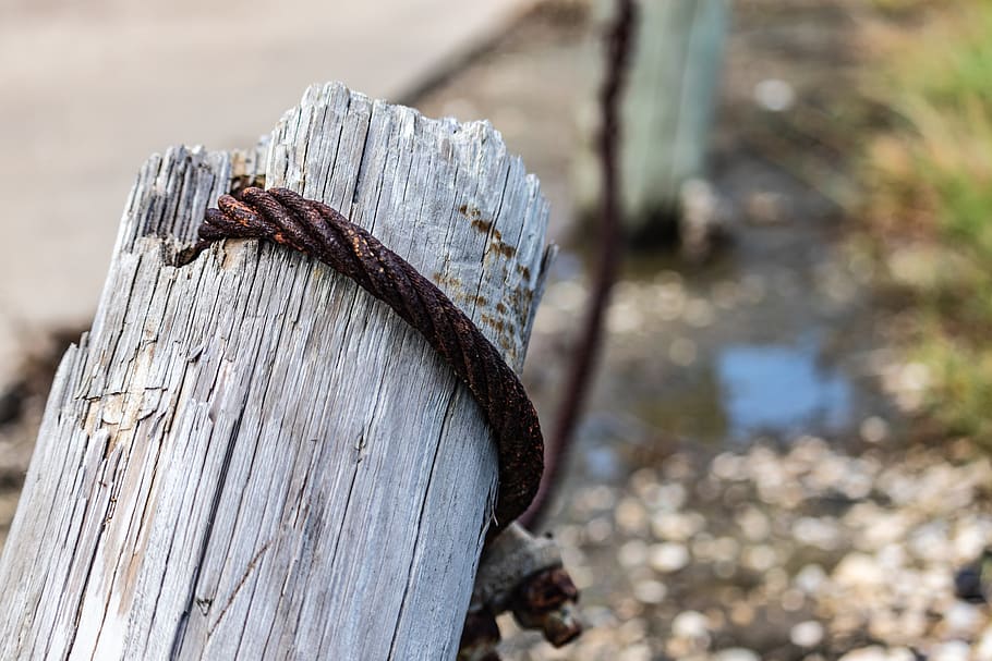cable, iron, rope, rusted, weathered, metal, fence post, close-up HD wallpaper