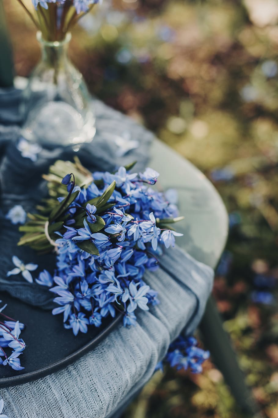 lavender flower on table, plant, flower bouquet, blossom, flower arrangement HD wallpaper