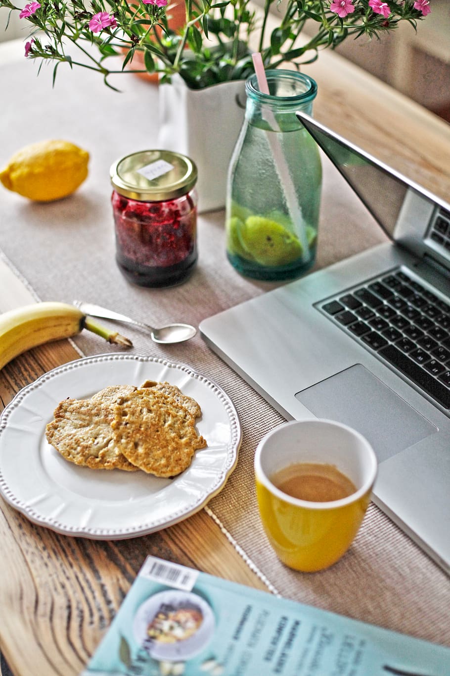 cookies on plate, computer, keyboard, hardware, electronics, computer keyboard HD wallpaper