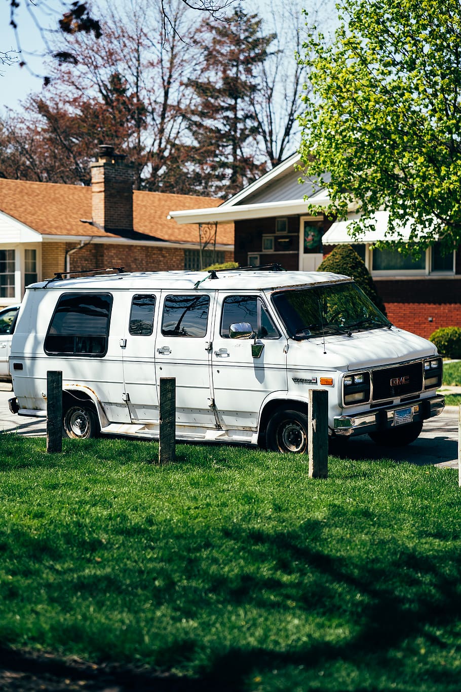 White Gmc Custom Van Parked in Driveway, automobile, car, daylight, HD wallpaper