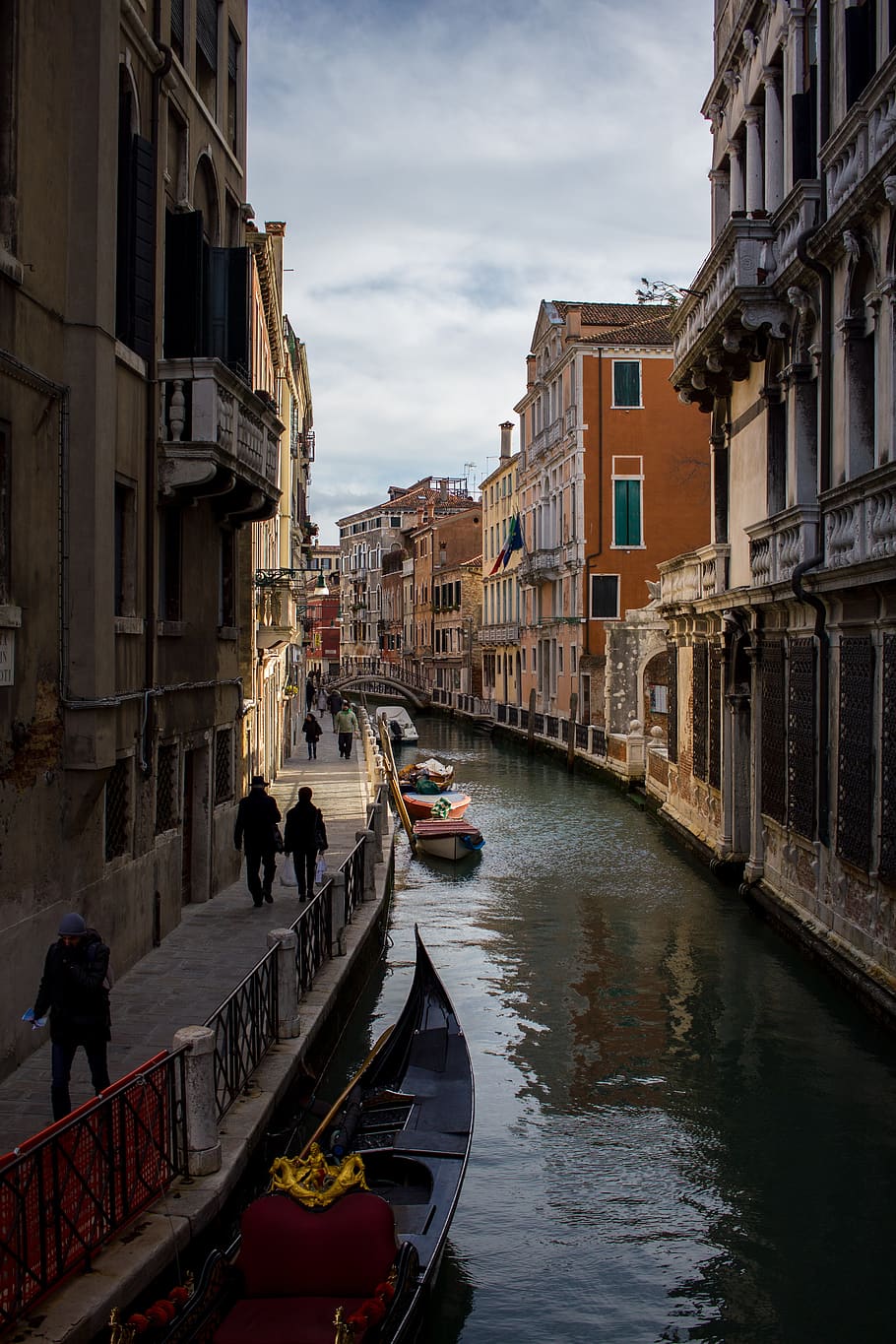 venice, channel, water, tourists, sky, gondola, gondolas, autumn, HD wallpaper