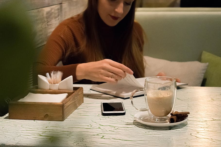 cafe, coffee, café, cappuccino, business, planner, girl, one person HD wallpaper