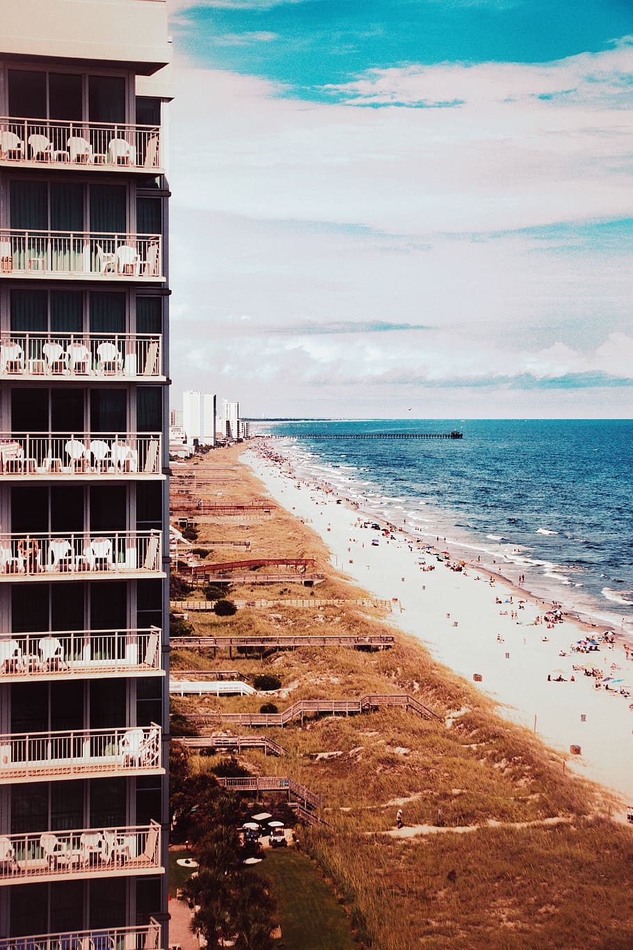 building near ocean, town, high rise, city, urban, housing, condo HD wallpaper