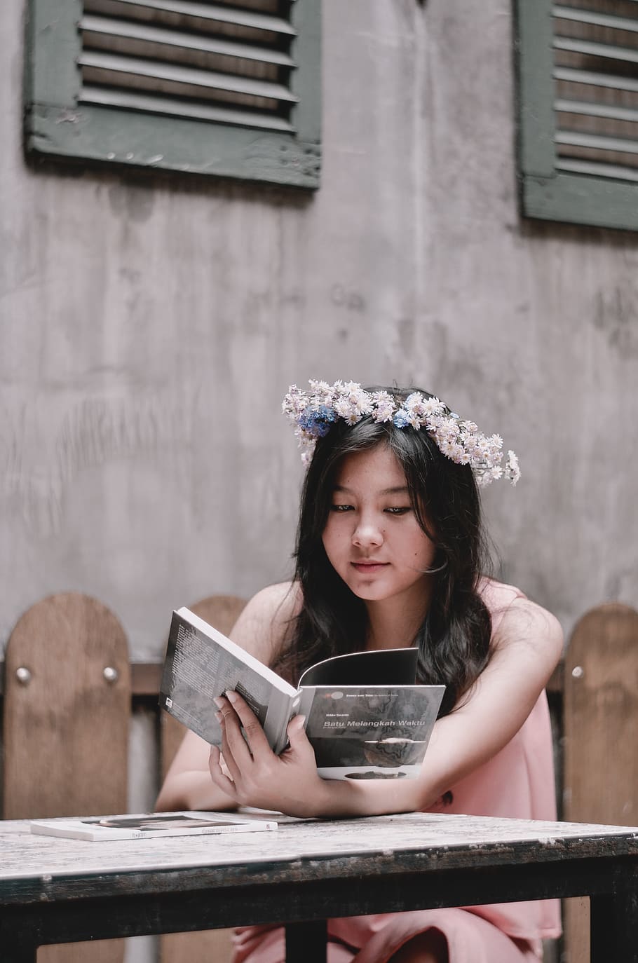 woman reading book, person, human, clothing, apparel, female HD wallpaper