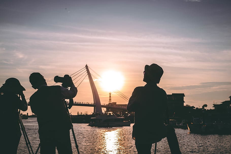 taiwan, lover's bridge, sea, port, boat, man, woman, photographer