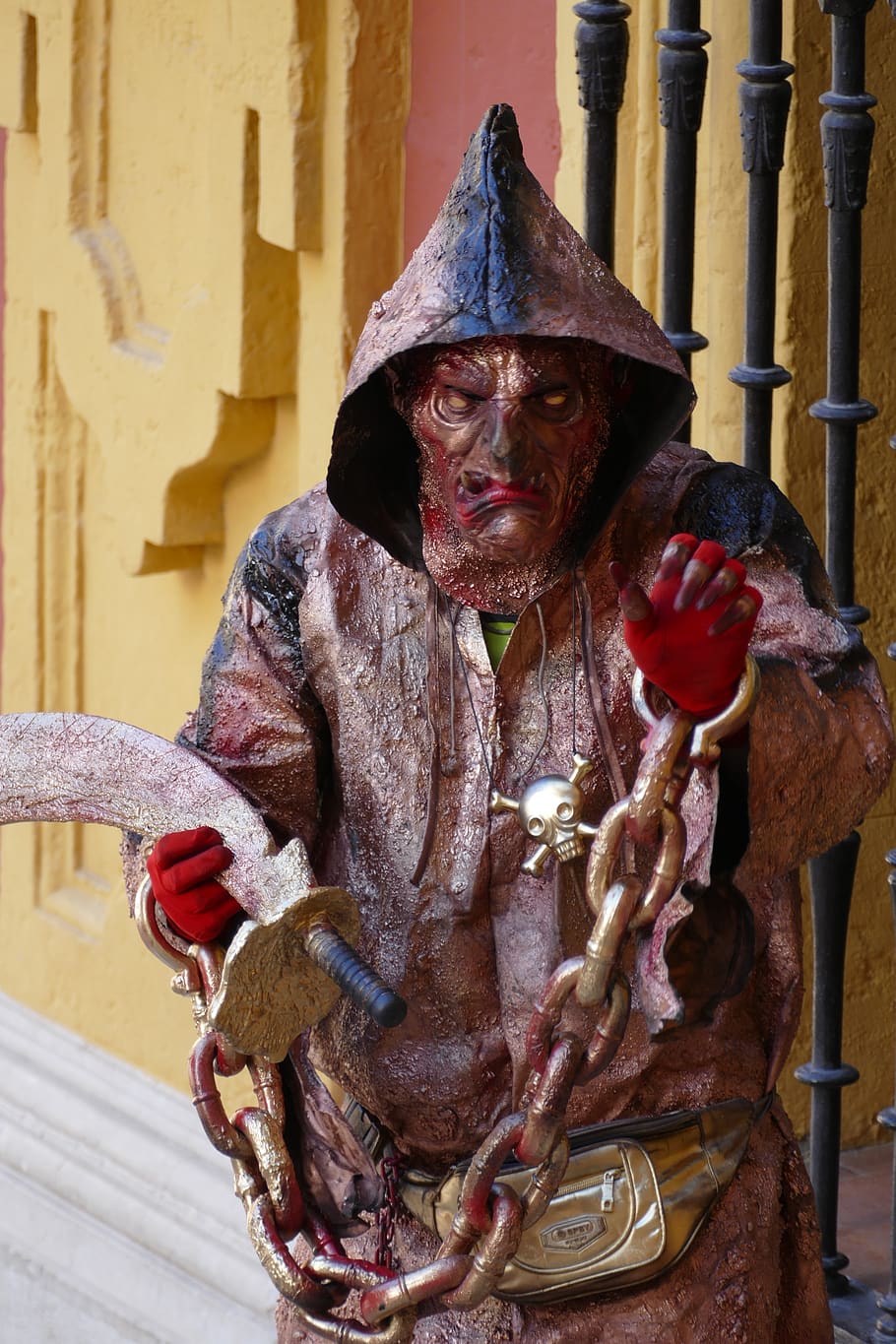 statue, image, alive, person, figure, creepy, chain, mask, eng HD wallpaper