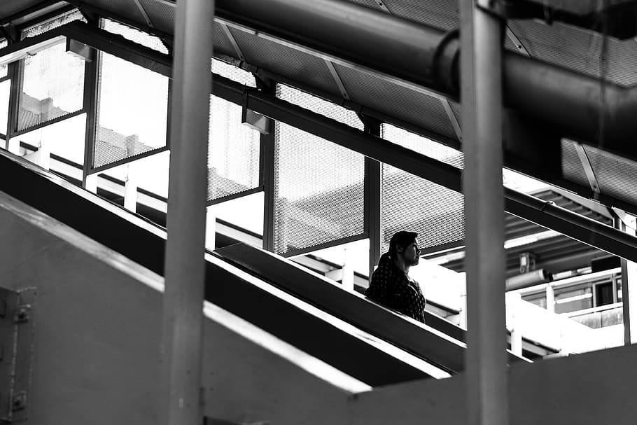 escalator, black and white, architecture, built structure, indoors HD wallpaper