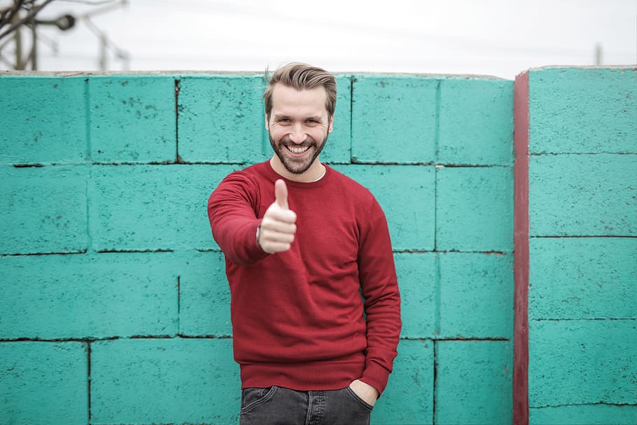 man, thumbs up, happy, smile, red, jumper, jersey, blue, brick, HD wallpaper