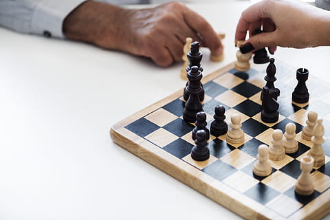 Human Playing Chess, board game, challenge, checkerboard, chess pieces HD wallpaper