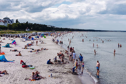 Crowded beach on Rugen island, Germany, accommodation, architecture HD wallpaper