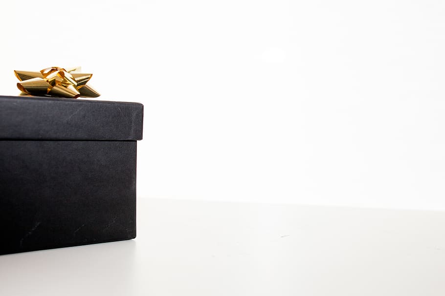 gift, box, black, ribbon, party, christmas, copy space, gold colored HD wallpaper