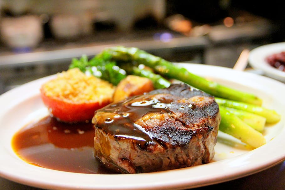 Selective Focus Photography of Beef Steak With Sauce, asparagus HD wallpaper