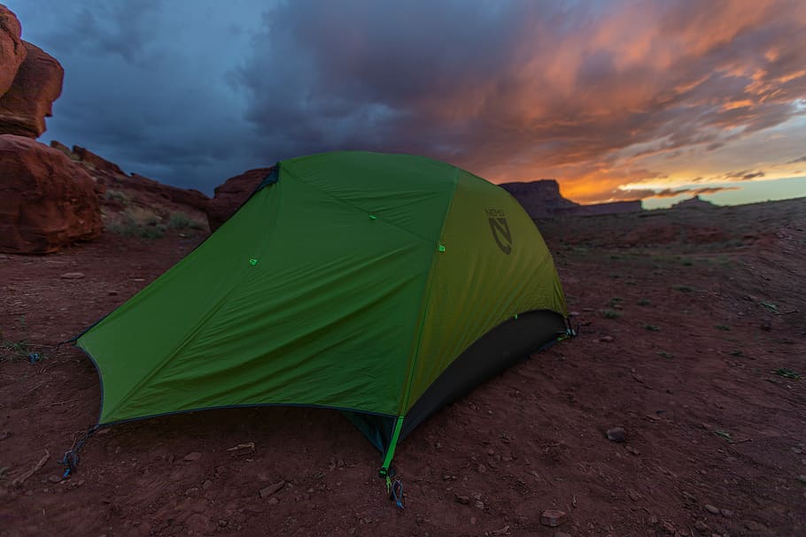 Camping green. Палатка 8 местная зеленая песочный цвет. Зелёный купол. Велик Camp. Палатка cloud Caravan 4.