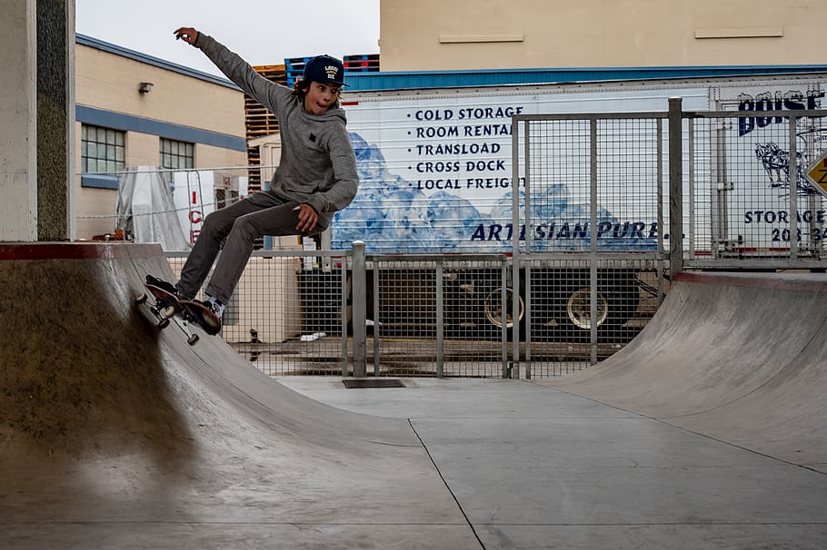 Man Riding Black Skateboard, action, balance, cap, dangerous HD wallpaper
