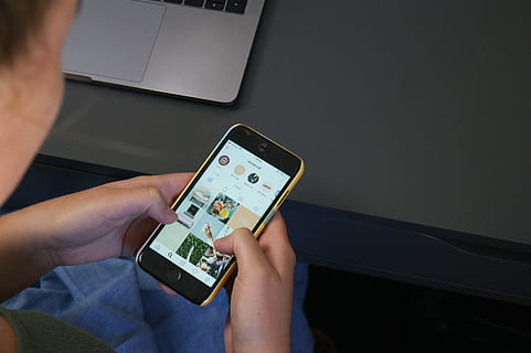 person using iPhone, cell phone, mobile phone, electronics, human HD wallpaper
