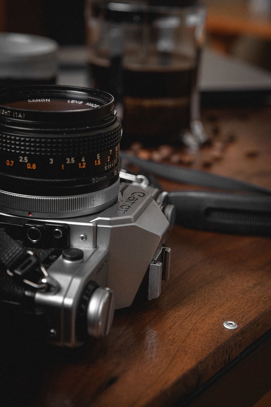 Selective Focus Photography Of Dslr Camera On Table, Analogue HD wallpaper