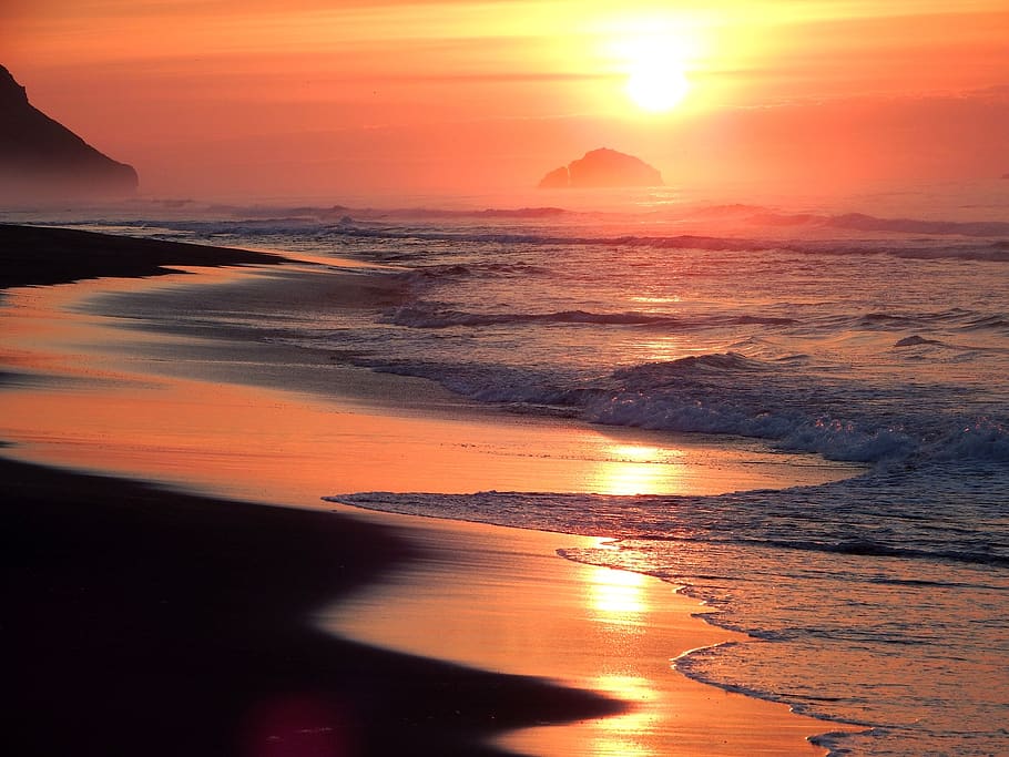 Sea Waves Crashing on Shore during Golden Hour, dawn, nature HD wallpaper