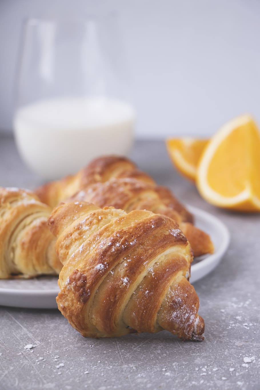 baked rolled bread on white plate, food and drink, freshness HD wallpaper