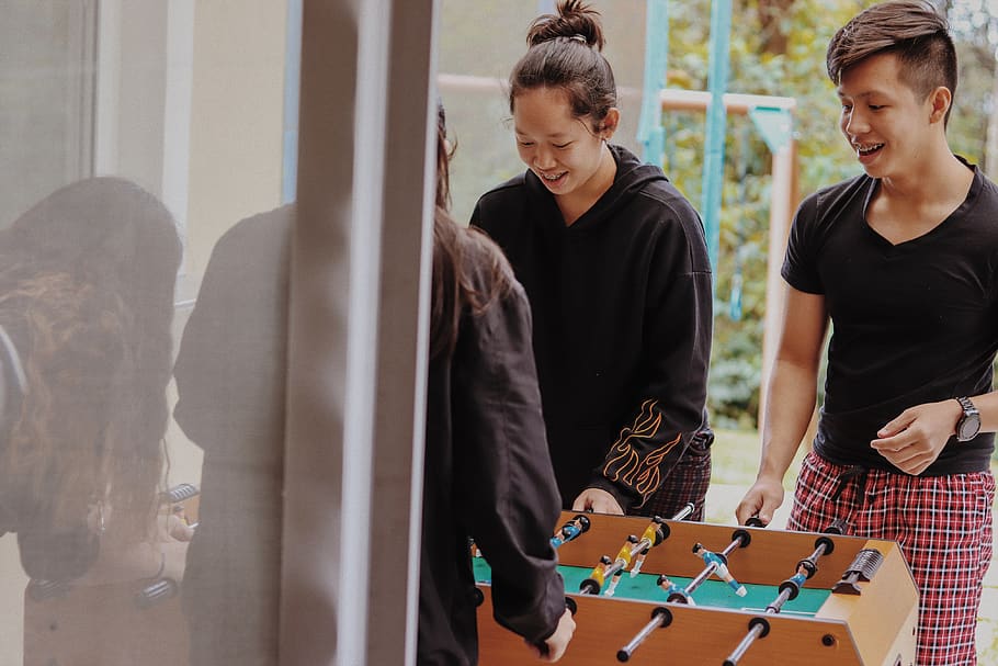 People Playing Foosball Table, enjoyment, fun, game, group, happiness HD wallpaper