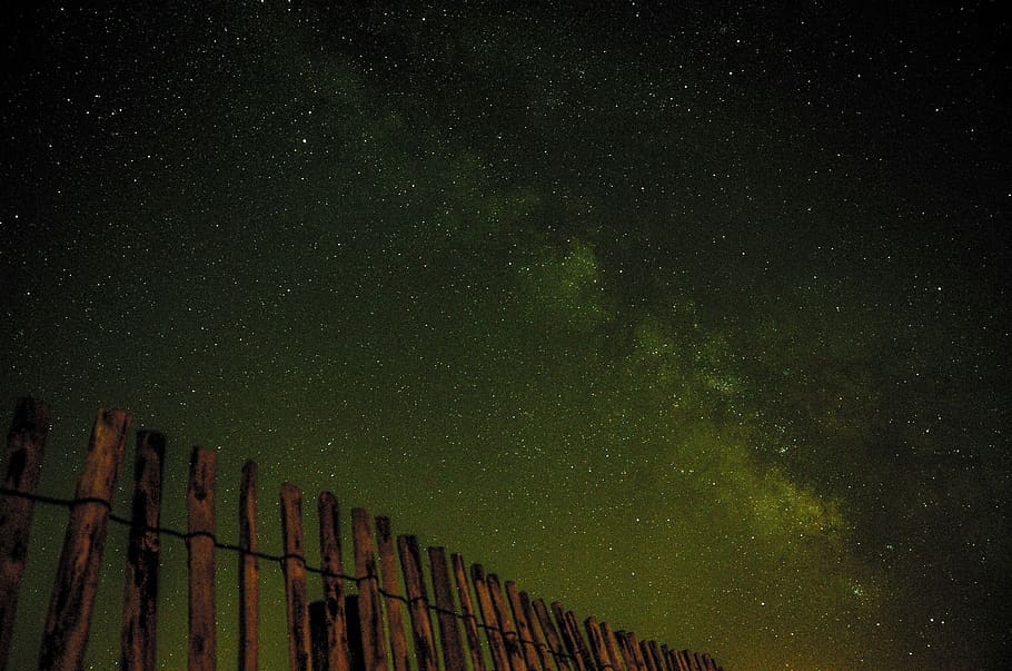 milky way, nightsky, stars, fence, poles, astronomy, universe, HD wallpaper